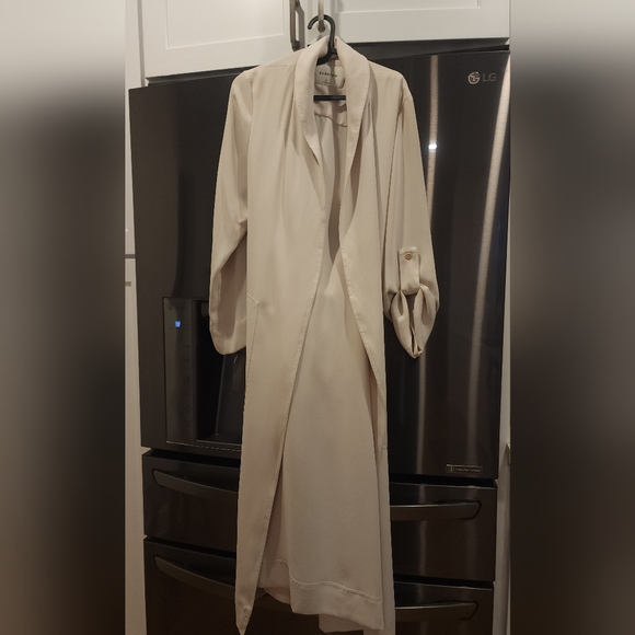 Aritzia Babaton Kahlo Robe - Picture 6 of 8